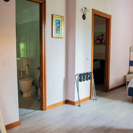 Casa Di Nina 4* Оледжо-Кастелло